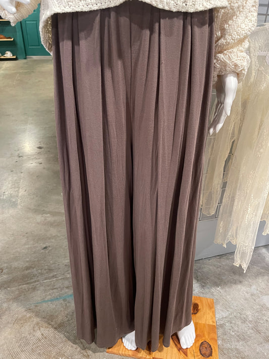 Truly a beautiful and classic look to these simple but stunning draped slacks! Super comfy and easy to wear 95% polyester / 5% spandex, you could literally sleep in them! Elastic waste, super wide leg, see photos. Perfect for all your cream or oatmeal looks or add a dash of color. By Easel.