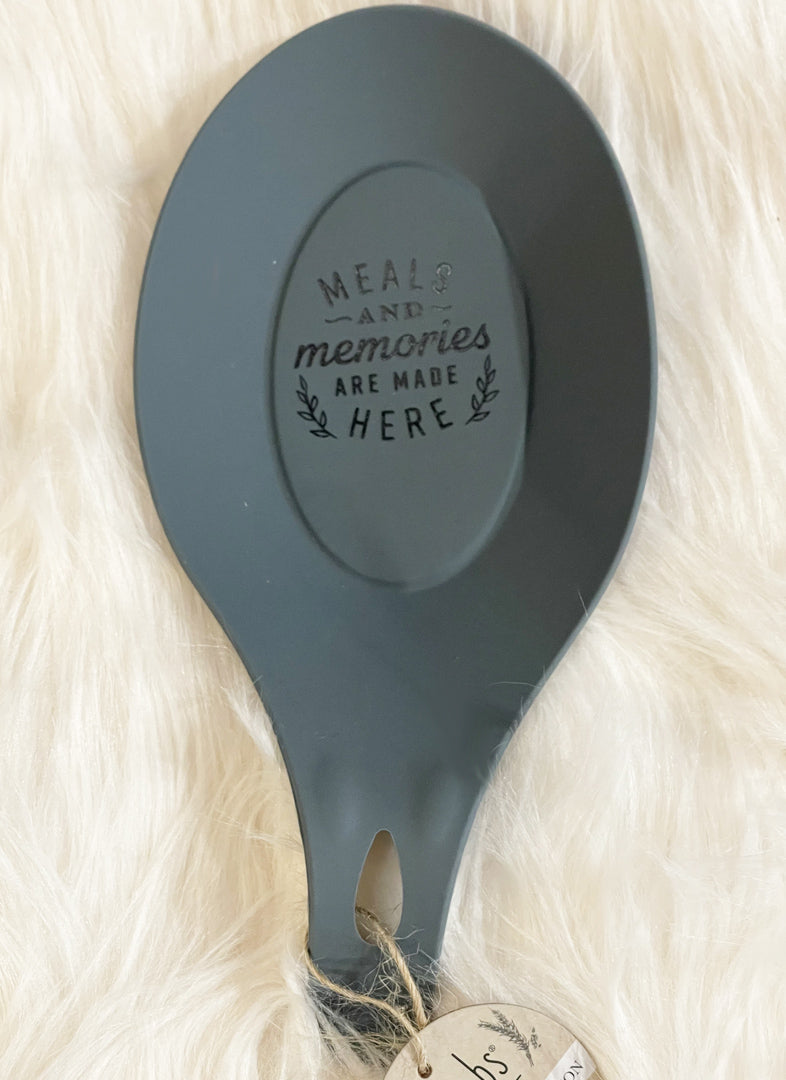A great gift idea or get them for yourself! By Krumbs, from the Farmhouse Collection, this silicone spoonrest is adorned with an inspirational saying, "Meals and Memories are made here" and is super practical with its flexible structure... no-mess cooking, easy to clean! Generous size, holds tongs to ladles and more! Heat resistant silicone ensures safe use. A must-have for every kitchen! Get all 4 colors, see our other listings!
