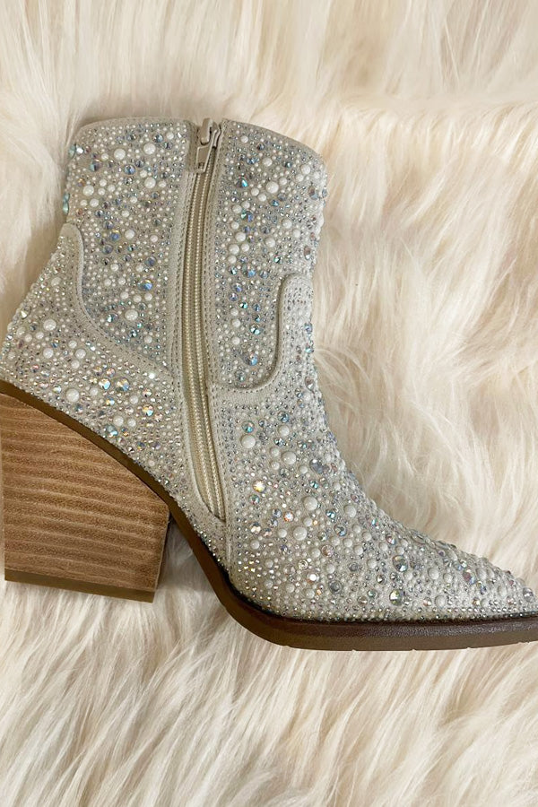 You asked for it, we delivered it! Like the cherry on top, these booties are the perfect accent for all your outfits! The Very G "Kady Pearl" has gorgeous detail, a zipper closure on the inside, and a mid-sized heel for style and comfort. These won't last long, so get a pair today!